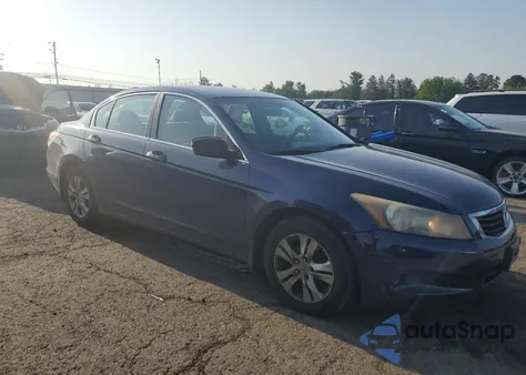 2010 Honda Accord Lxp z USA, uszkodzony, nr VIN 1HGCP2F47AA033816